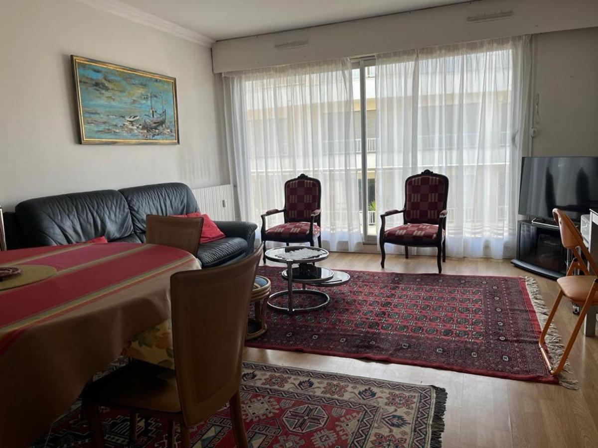 Appartement T4 Avec Parking, Balcon Et Proche Commerces A Biarritz - Fr-1-239-921 Exterior photo